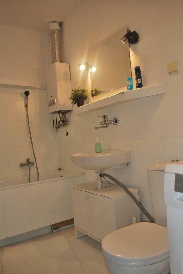 Pokoje W Cichym Mieszkaniu 50M Od Rynku Apartment วรอตซวาฟ ภายนอก รูปภาพ